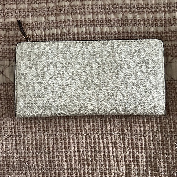 Michael Michael Kors Signature Logo Wallet - Picture 2 of 6